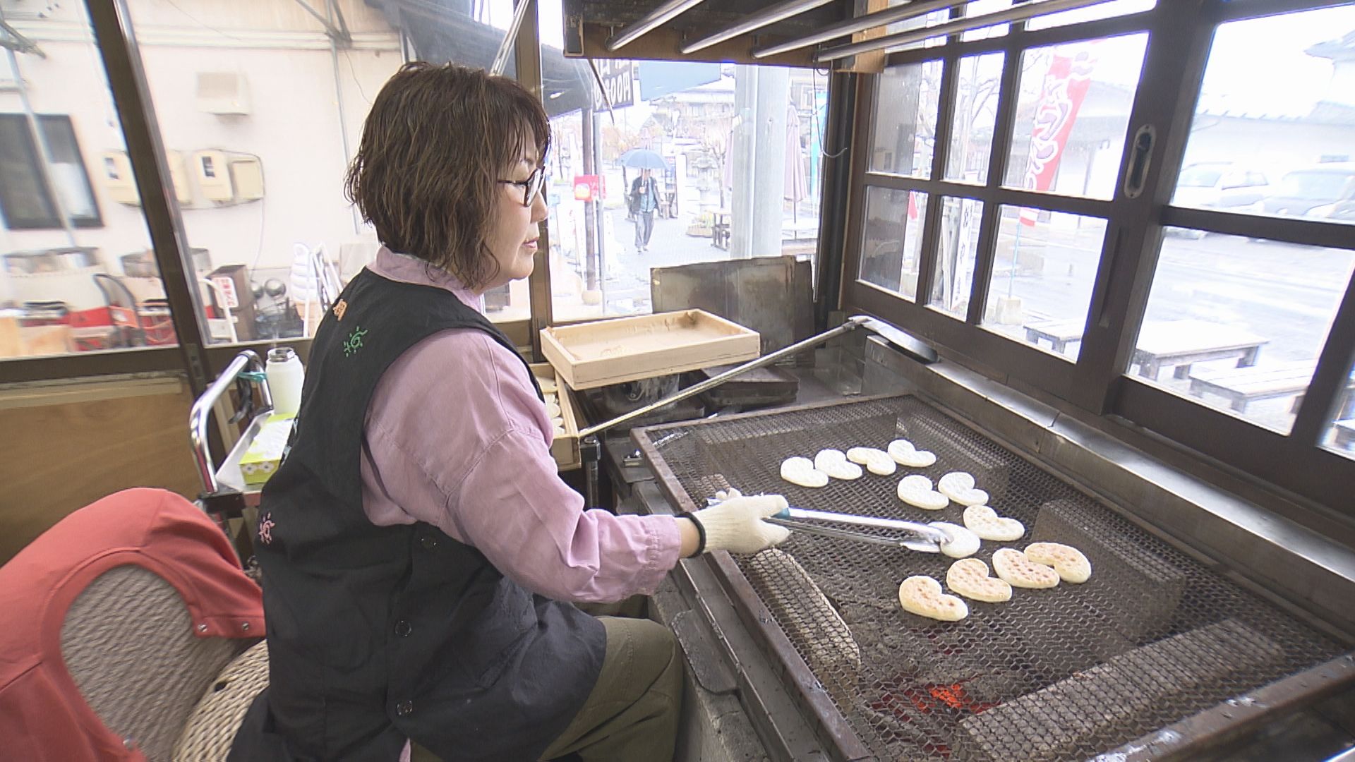 長屋スタイルに建て替え、観光客の利便性を図る