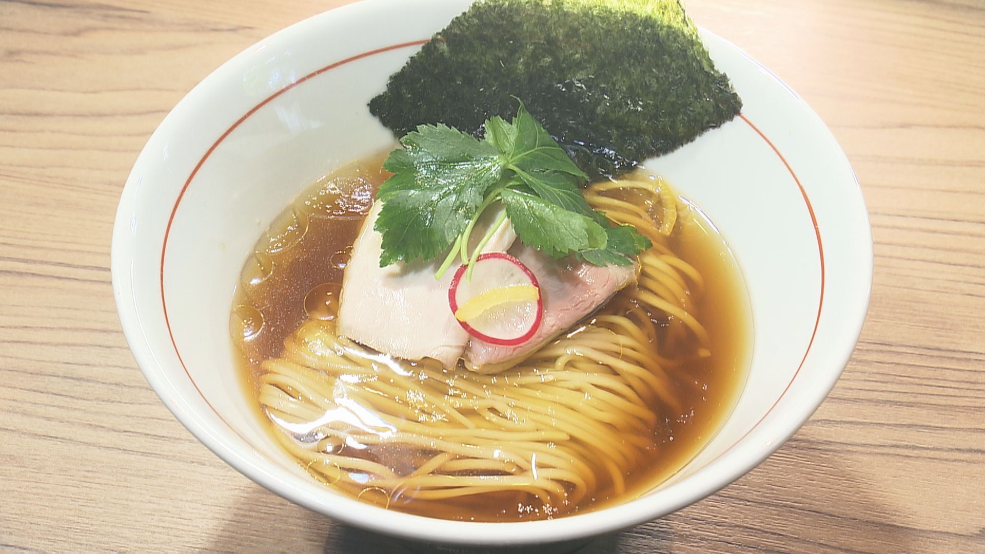 ラーメンとまぶしご飯の二枚看板 味の変化による「食体験」