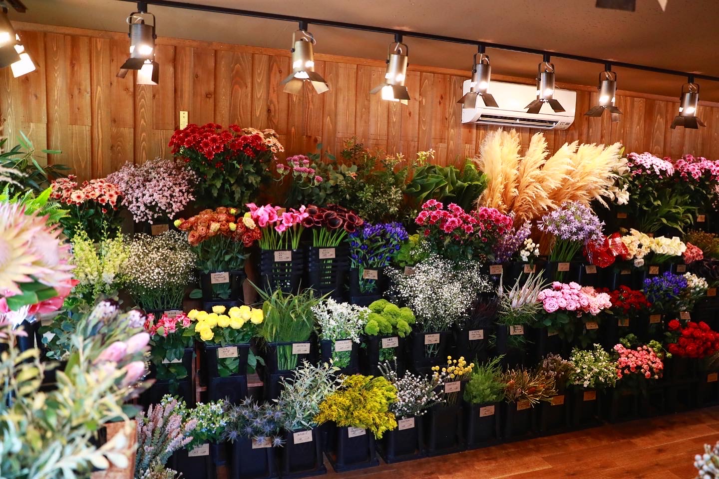 お客さまへの約束 「生活の一部に花を」