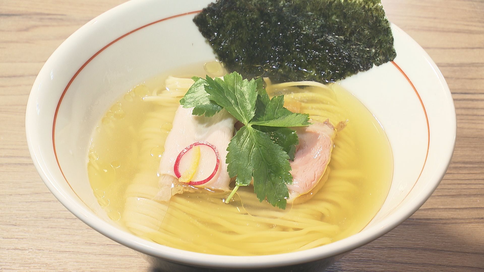 ラーメンとまぶしご飯の二枚看板 味の変化による「食体験」