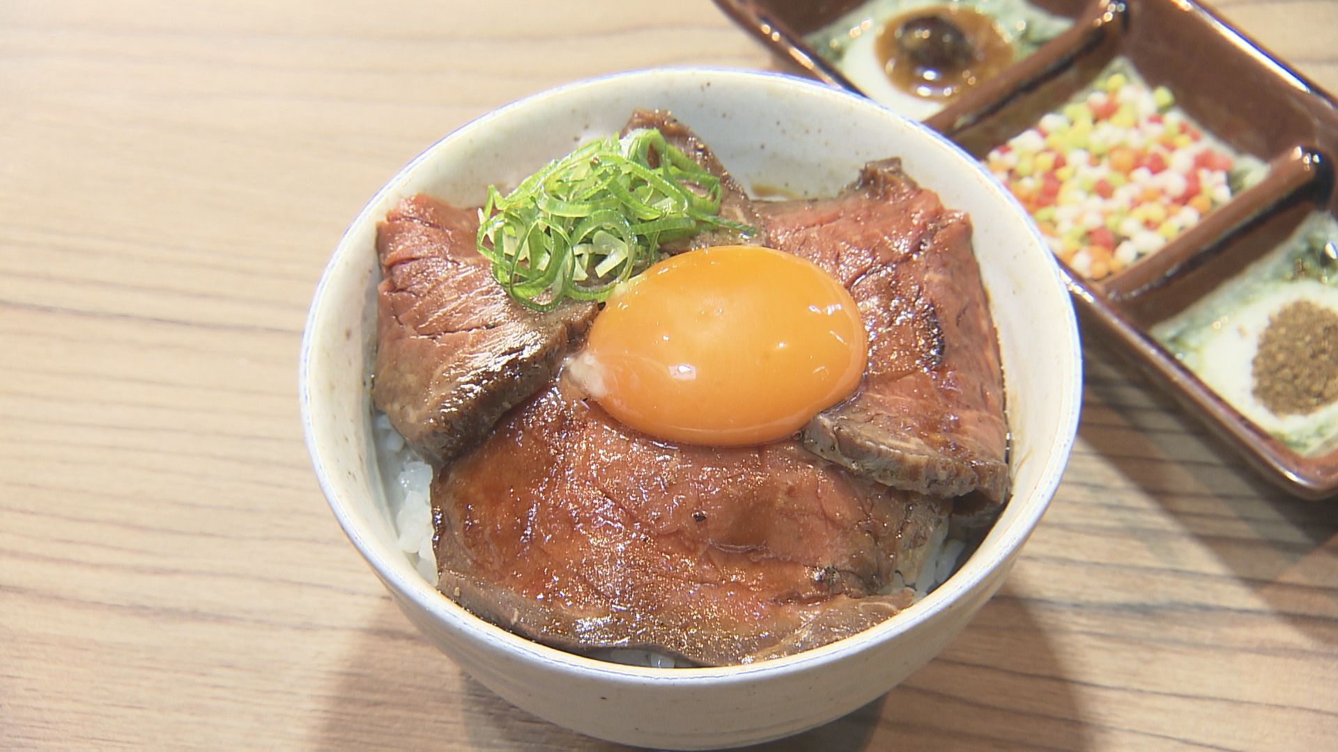ラーメンとまぶしご飯の二枚看板 味の変化による「食体験」
