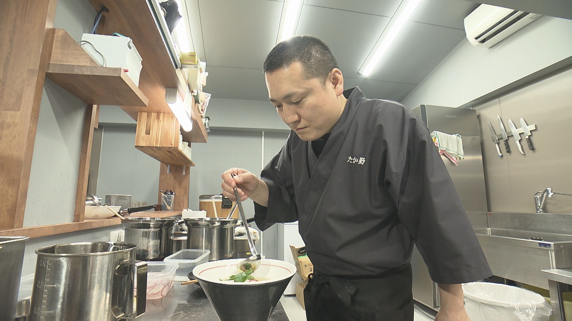 自分が心からうまいと思うラーメン 上品で幻想的な店舗